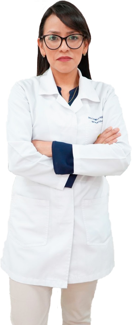 Foto de la Dra. Daniela del Rocio Peñafiel Tamayo, especialista en Neonatología